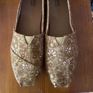 TOMS Women Golden Honey Floral Slip On